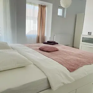 De Lux In Cu Living Si 3 Dormitoare Otopeni