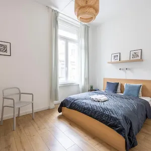 Apartment Grand With 5bedrm 2bathroom, Budapest